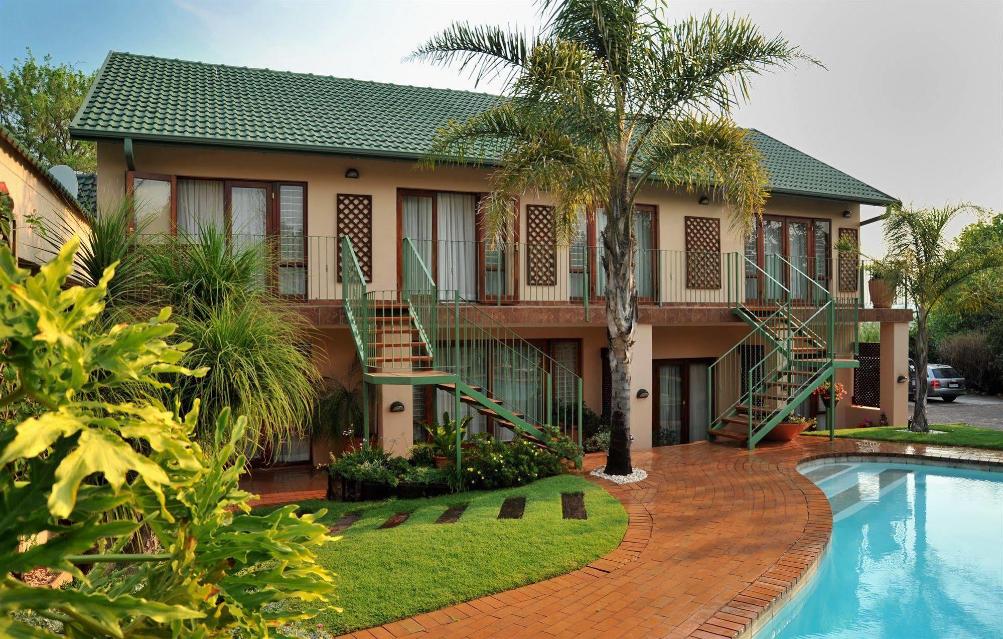 Claires Of Sandton Luxury Guest House Johannesburg Esterno foto