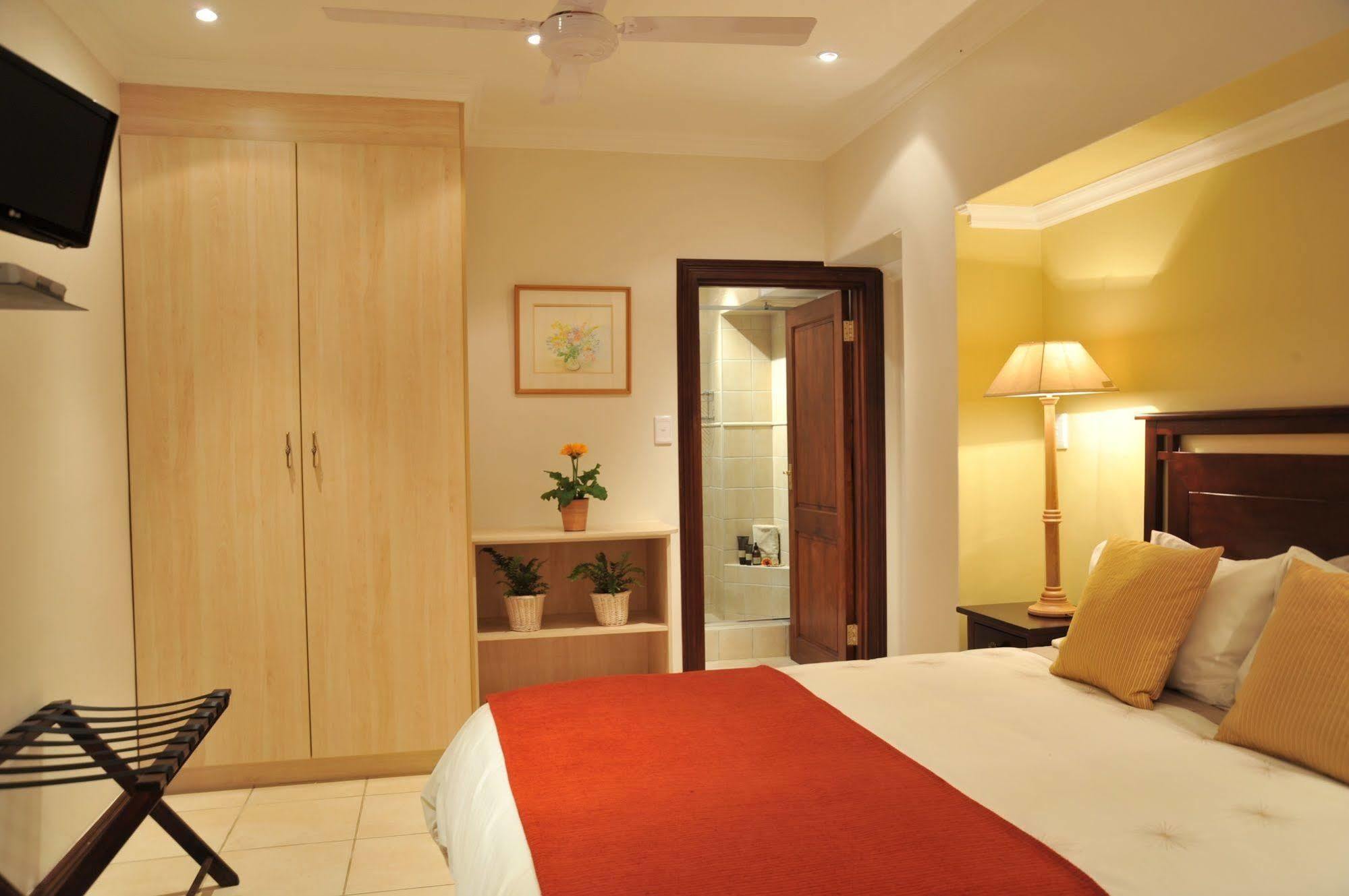Claires Of Sandton Luxury Guest House Johannesburg Esterno foto