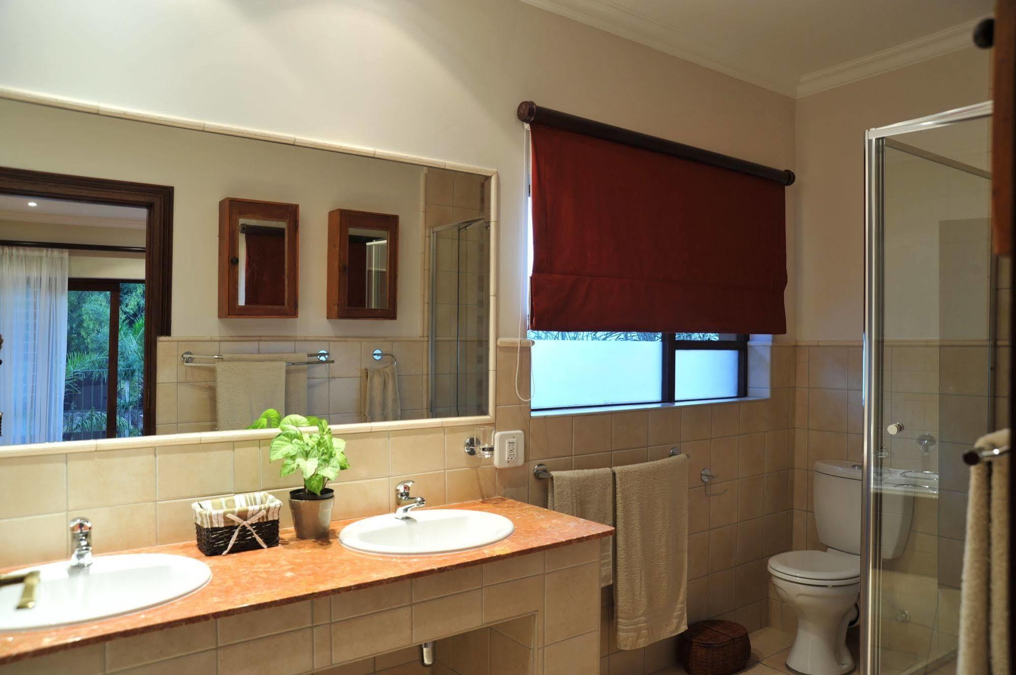 Claires Of Sandton Luxury Guest House Johannesburg Esterno foto