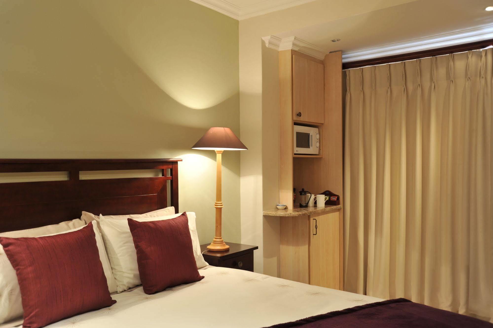 Claires Of Sandton Luxury Guest House Johannesburg Esterno foto